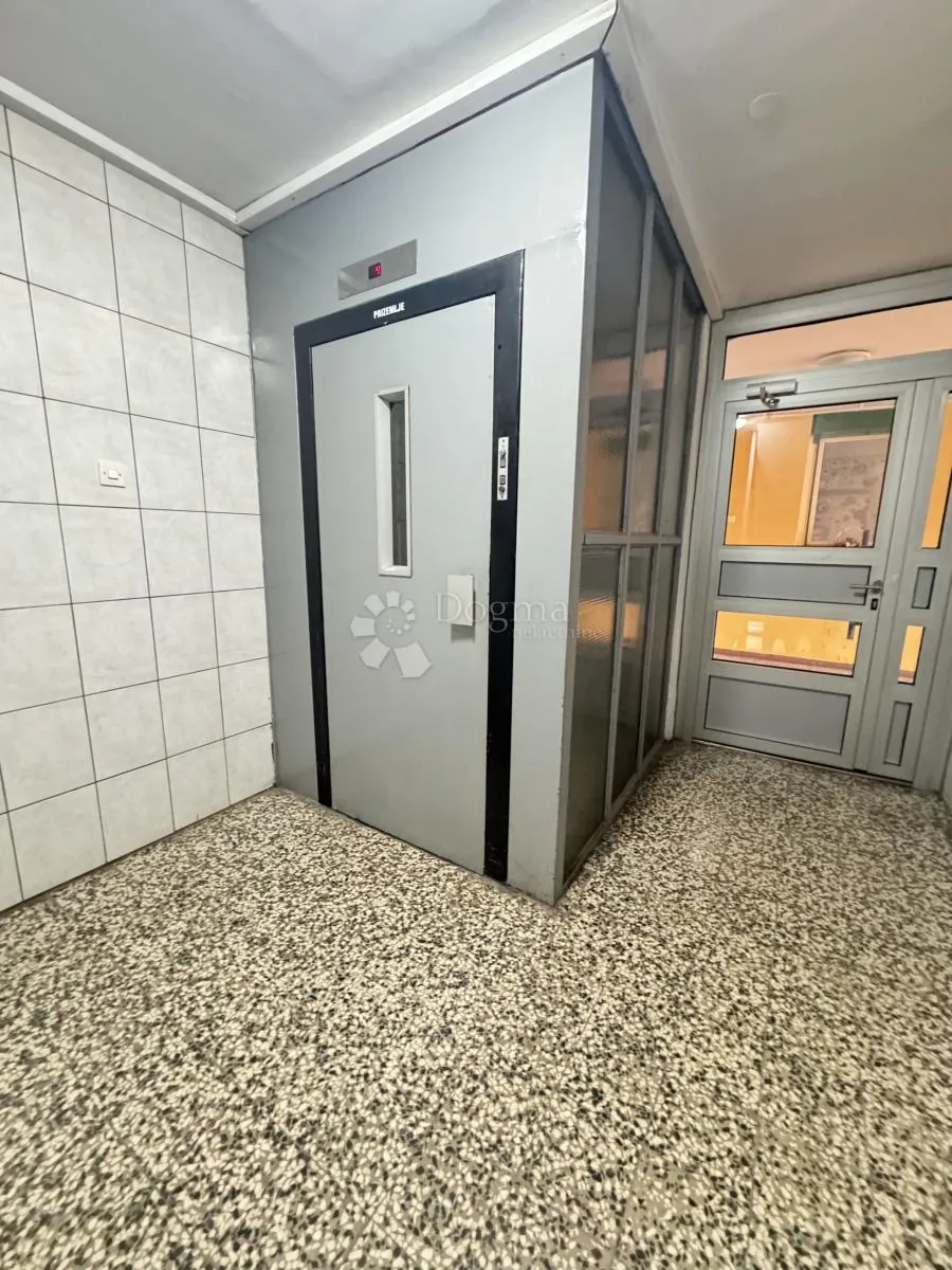 stan za renovaciju - prilika - slika 21