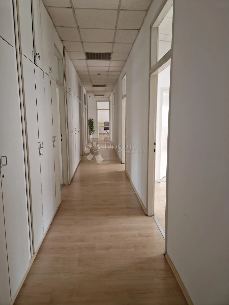 odličan, prostrani poslovni prostor nadomak centra grada - slika 15