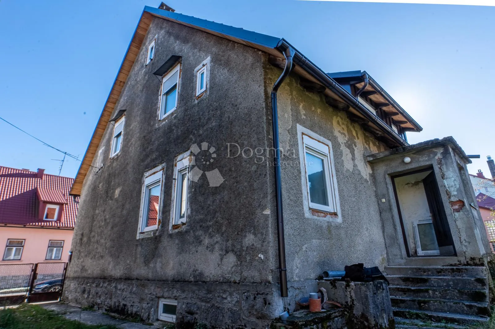 prostrana kuća u centru delnica - slika 4