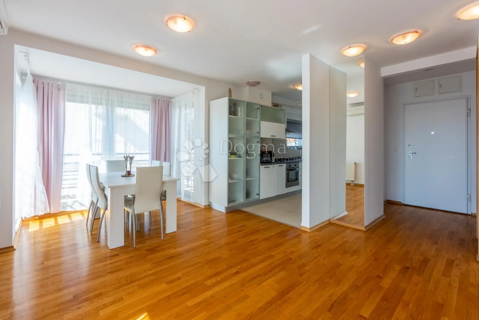 dvosoban stan /apartman u crikvenici! - slika 8