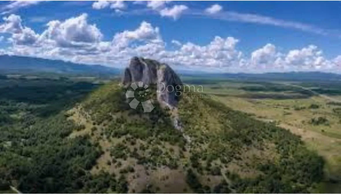 SENZACIONALNO ZEMLJIŠTE NEREALNA PRILIKA 130000 m2 - Sveti Rok, Lovinac