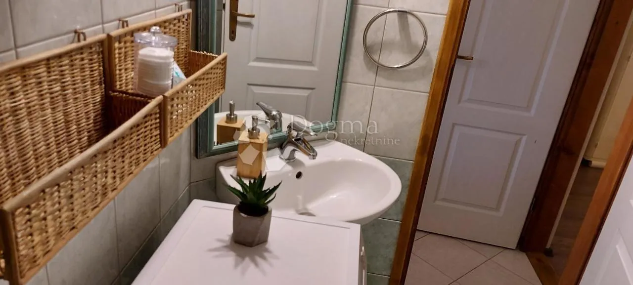 kuća sa 3 apartmana u centru rovinja! - slika 8
