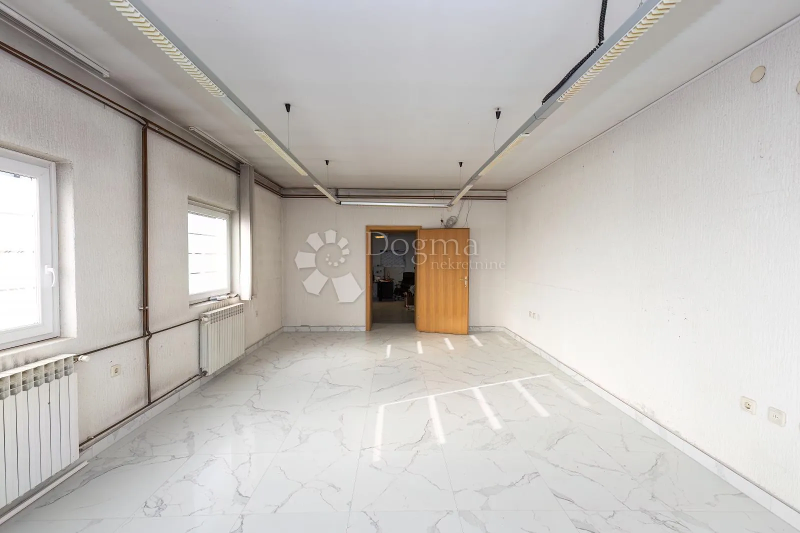 prodaje se poslovna zgrada – 1572 m² + dvorište 1236 m² - slika 24