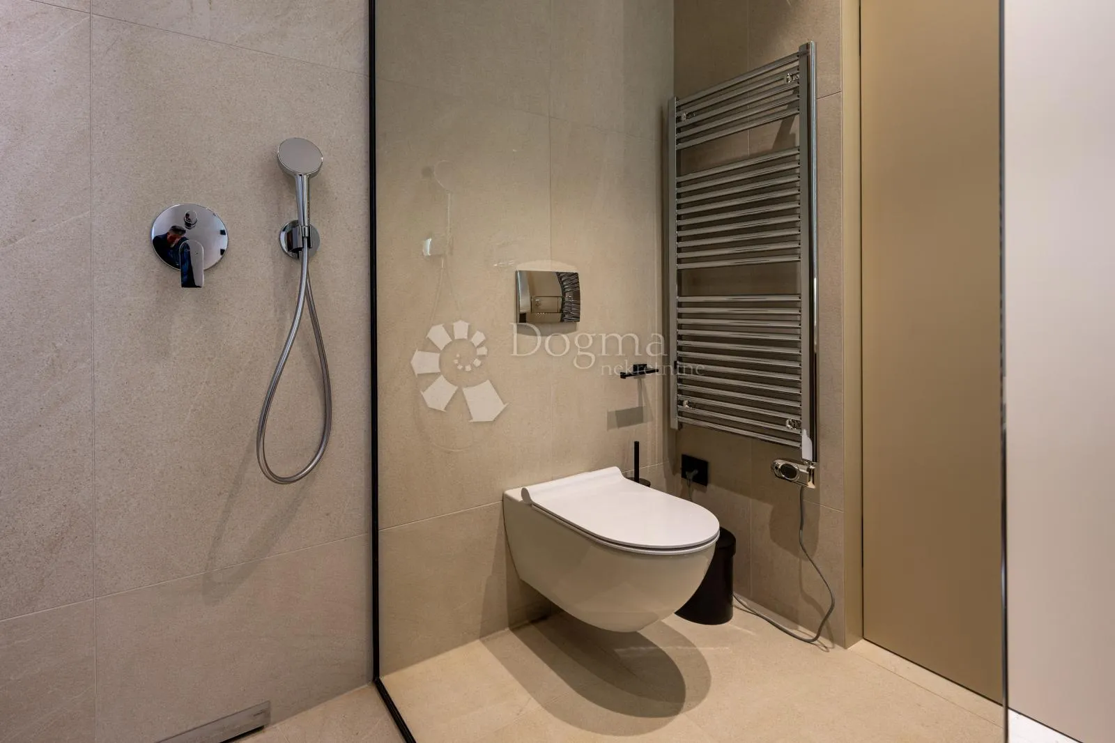 ekskluzivna smart home vila, kompletno opremljena, s otvorenim pogledom - slika 25