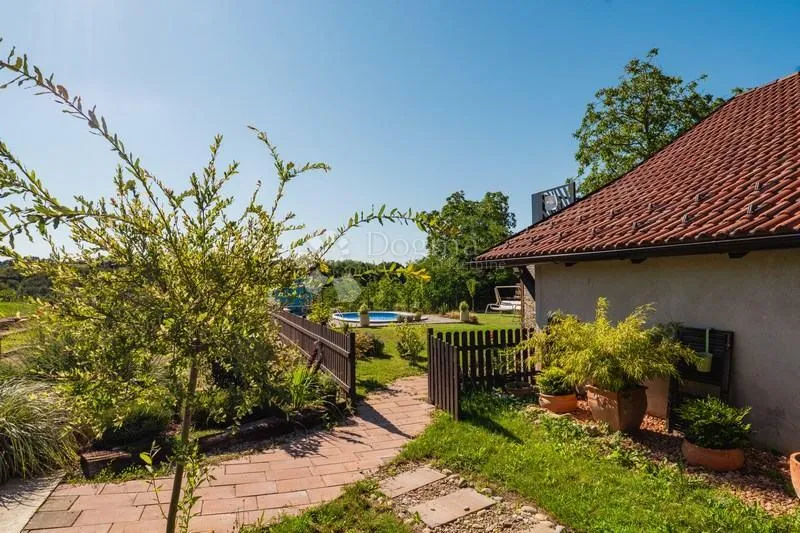 izvrsna investicijska prilika – resort s tri kuće i bazenima - slika 6