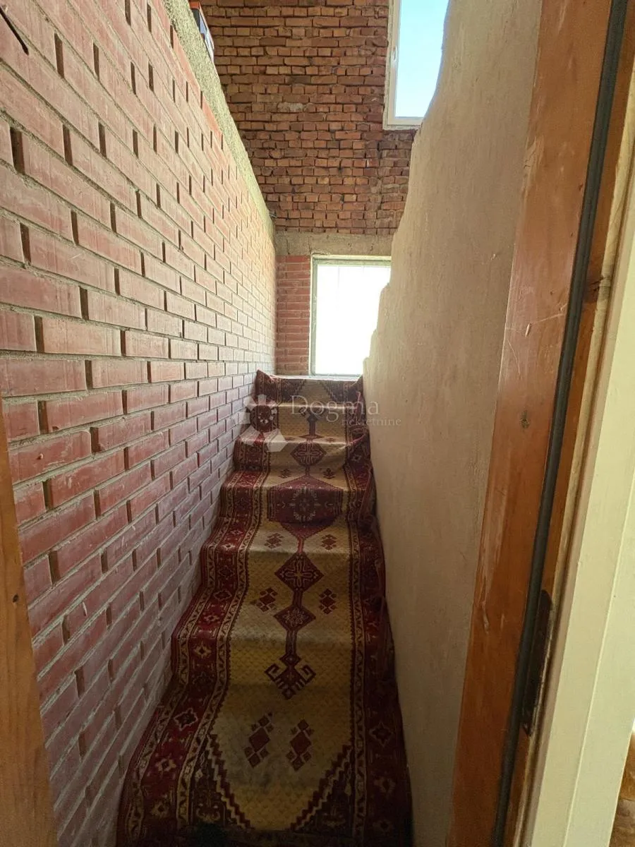kuća 648 m² s podrumom i potencijalom za 2 stana - slika 29