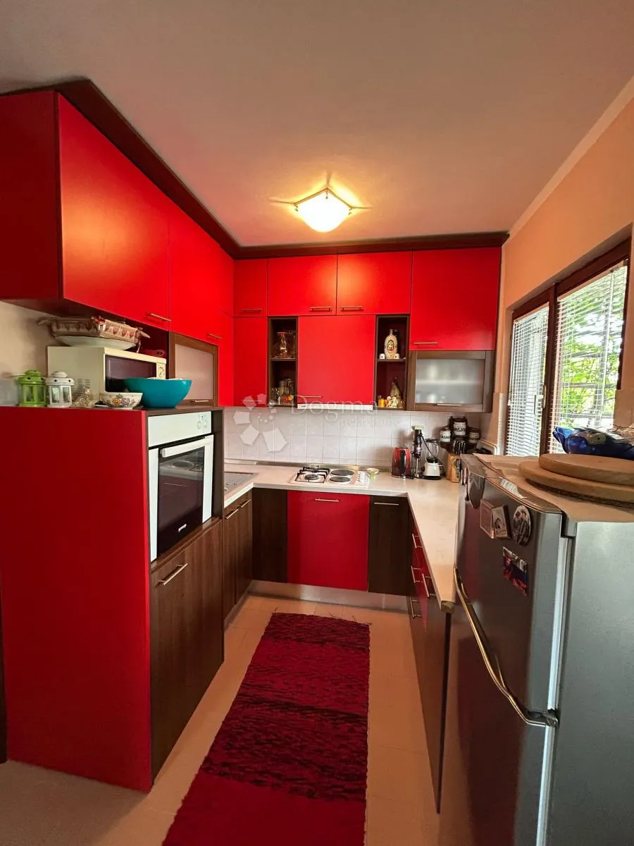 prekrasna kuća s više apartmana, 150 m od mora - slika 5