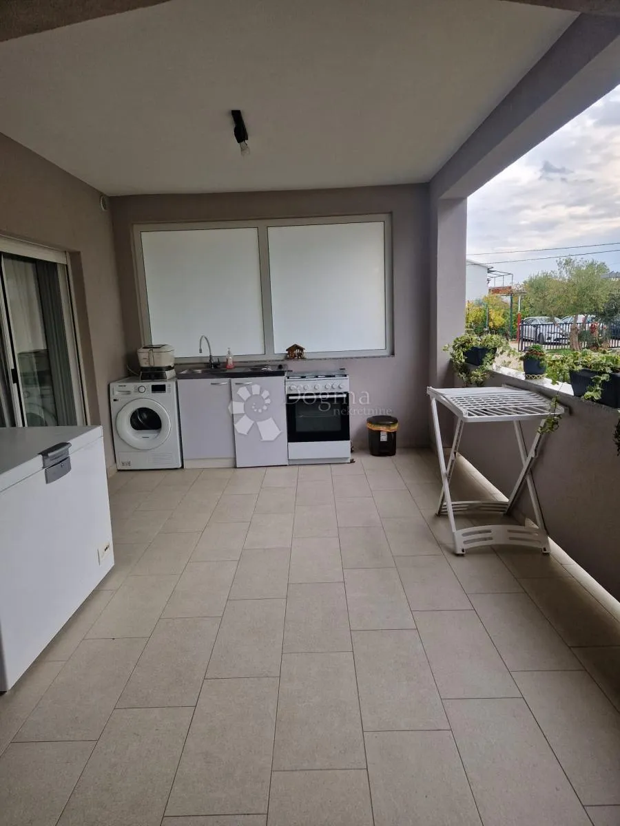 atraktivan apartman u prizemlju blizu mora - slika 6