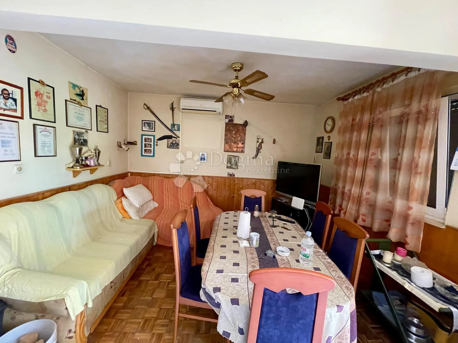 prvi red uz obalu - kuća s 2 stana - slika 12