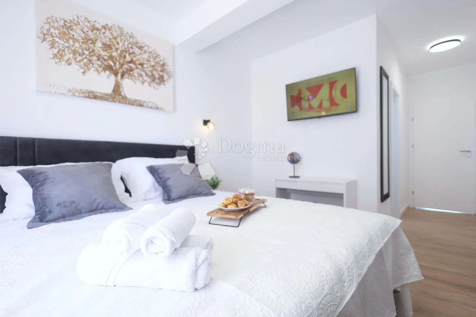 moderna kuća s bazenom -178m2, mirna lokacija - slika 12