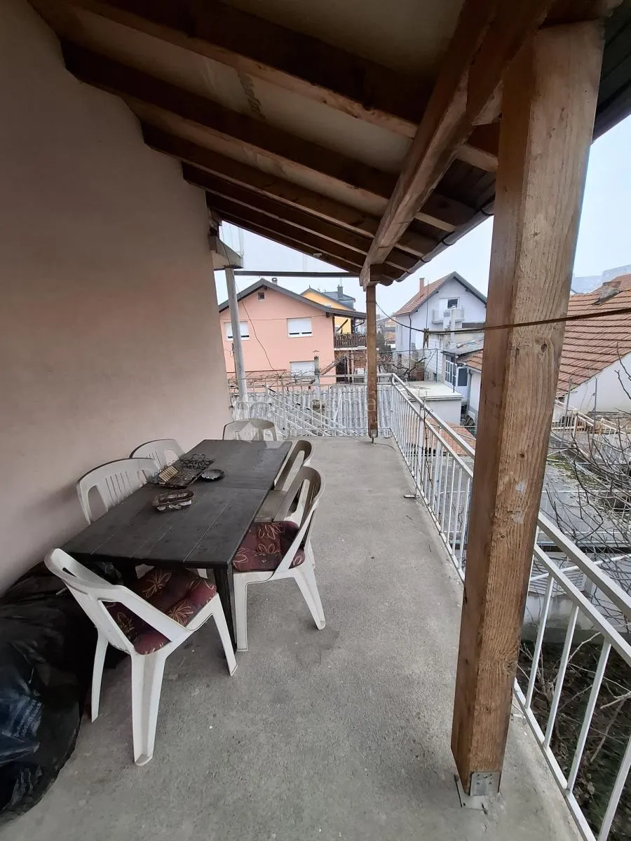obiteljski dom s dvorištem i garažom – kustošija - slika 10