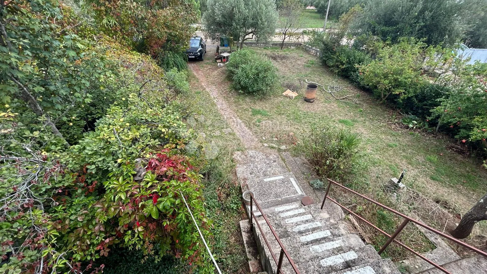 samostojeća kuća u roh-bau fazi s useljivim stanom - krnica - slika 2