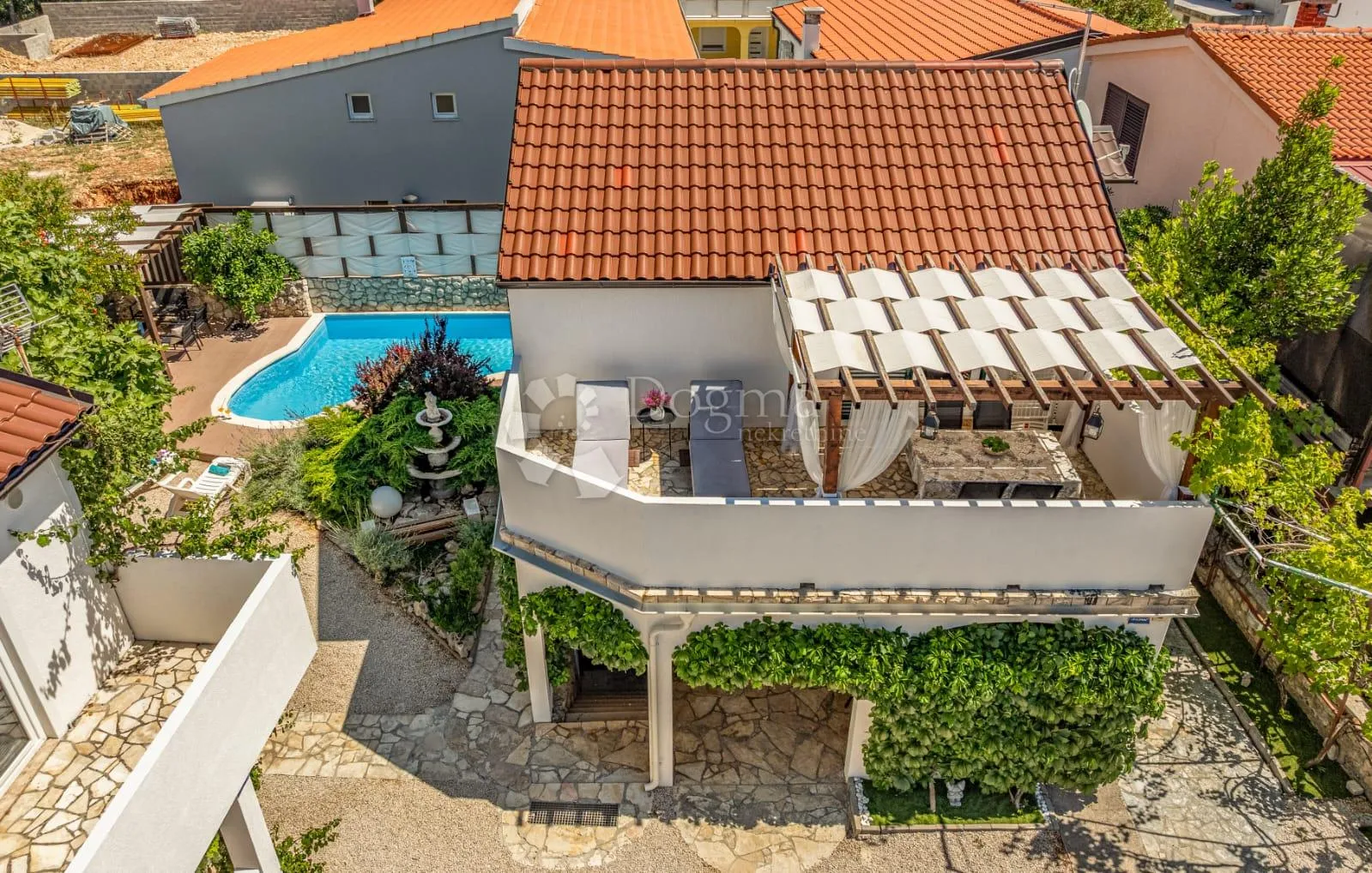 tri apartmana s bazenom - slika 3