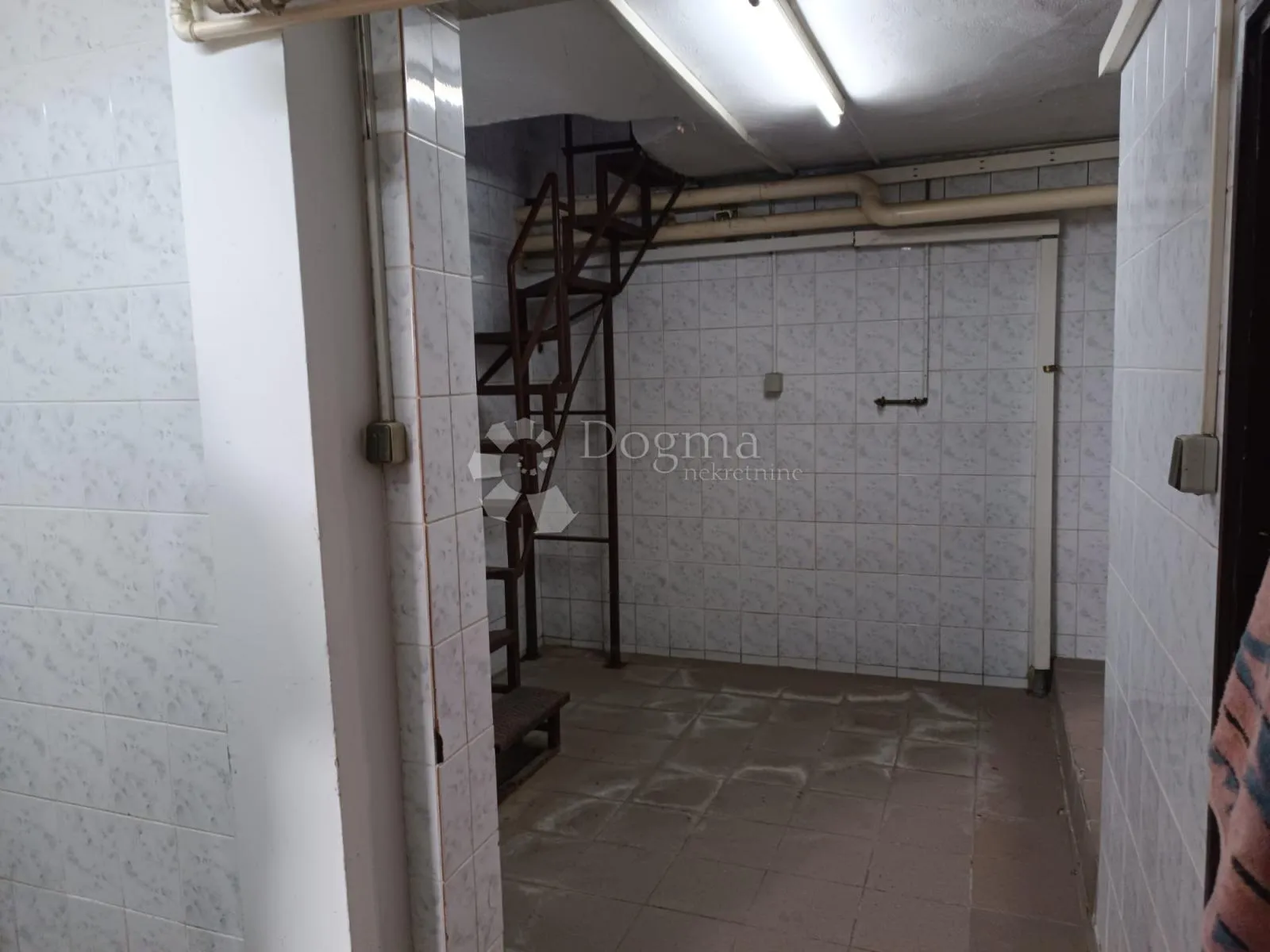 prilika - poslovni prostor donja dubrava (najam 1200€) - slika 6