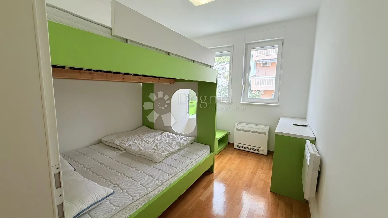 penthouse u baškoj vodi – dvoetažni, kompletno namješten - slika 37