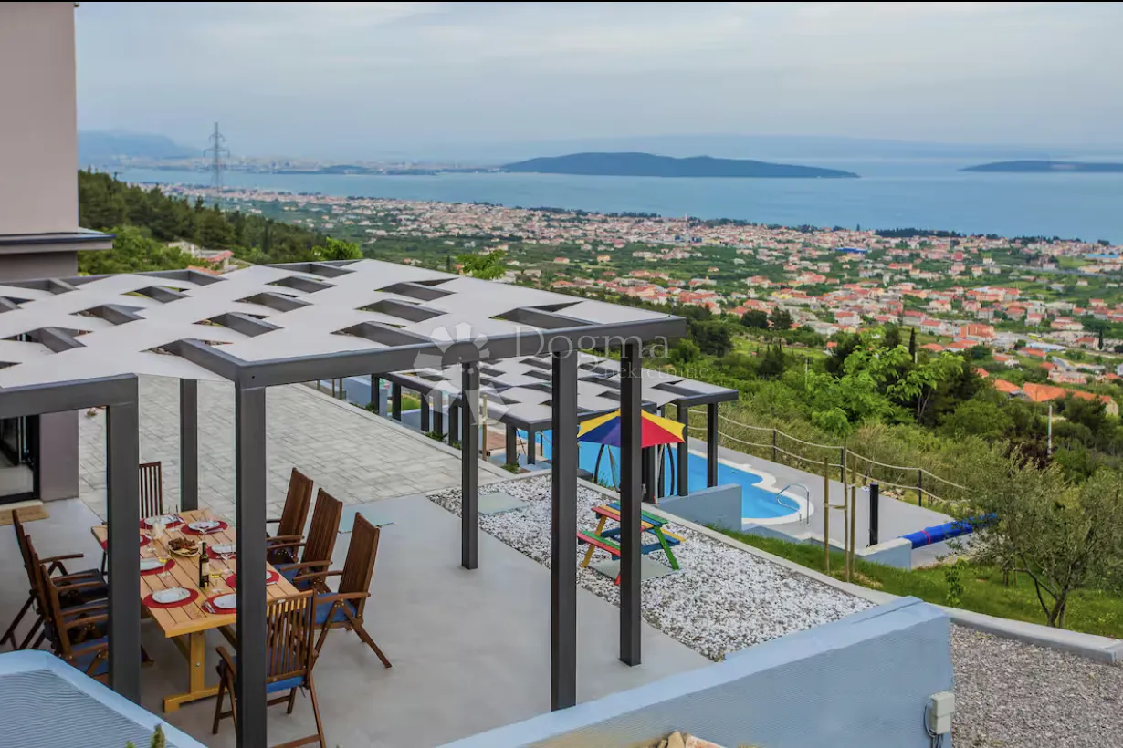 luksuzna vila s panoramskim pogledom i potpunom privatnošću u kaštelima - slika 9