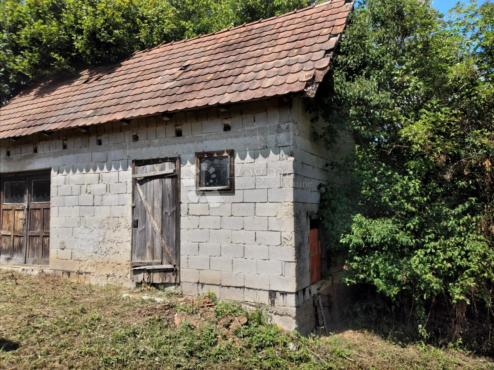 vikendica na selu s priključkom struje - slika 13