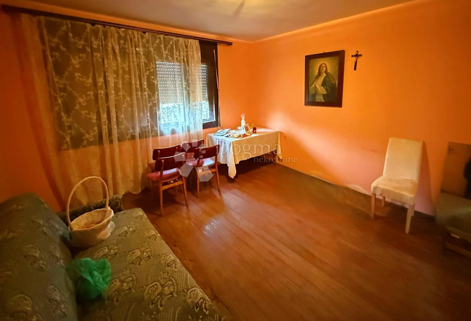 kuća s brojnim gospodarskim objektima - slika 4