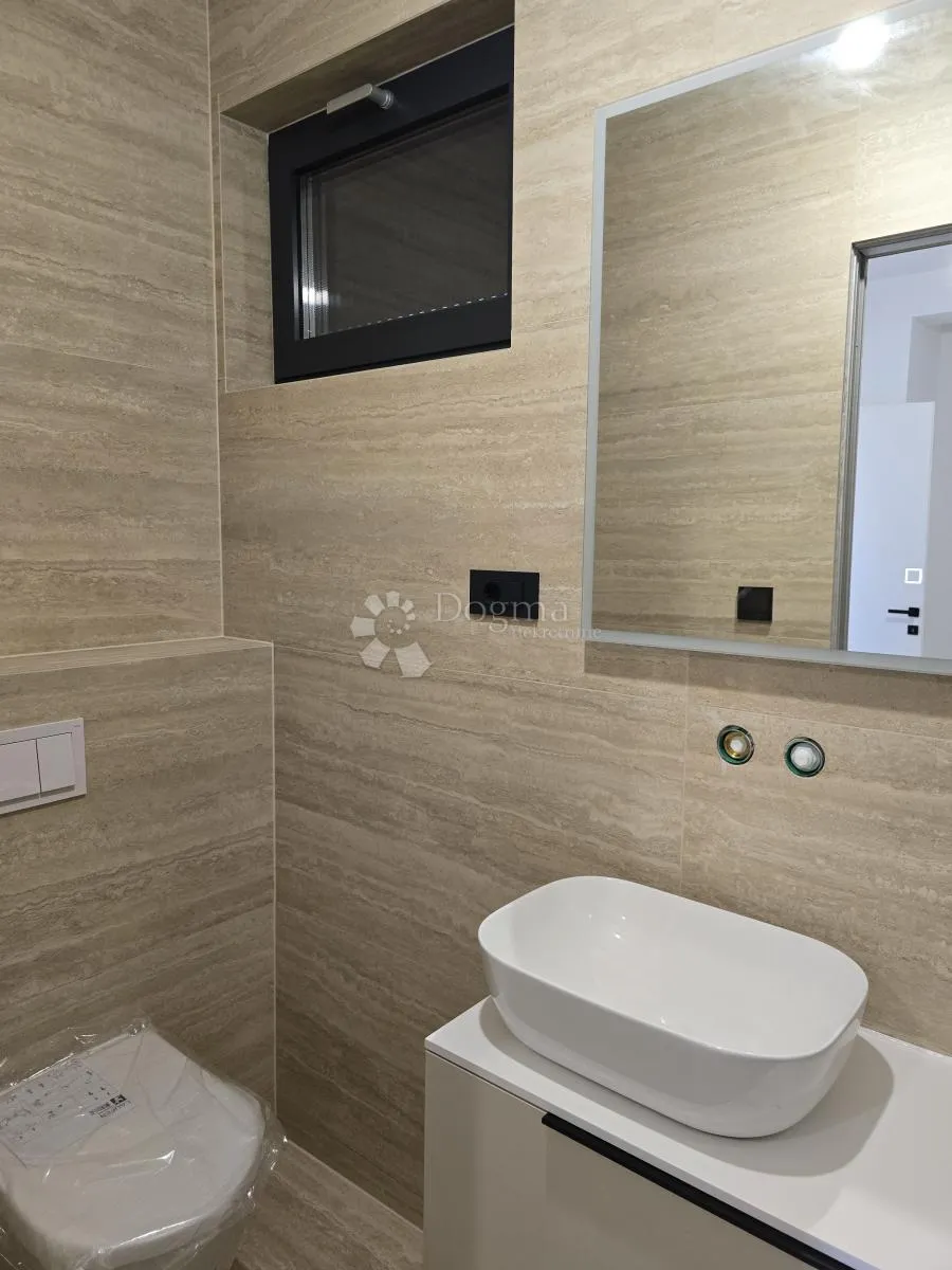 predivan penthaus 20 metara od mora - slika 10