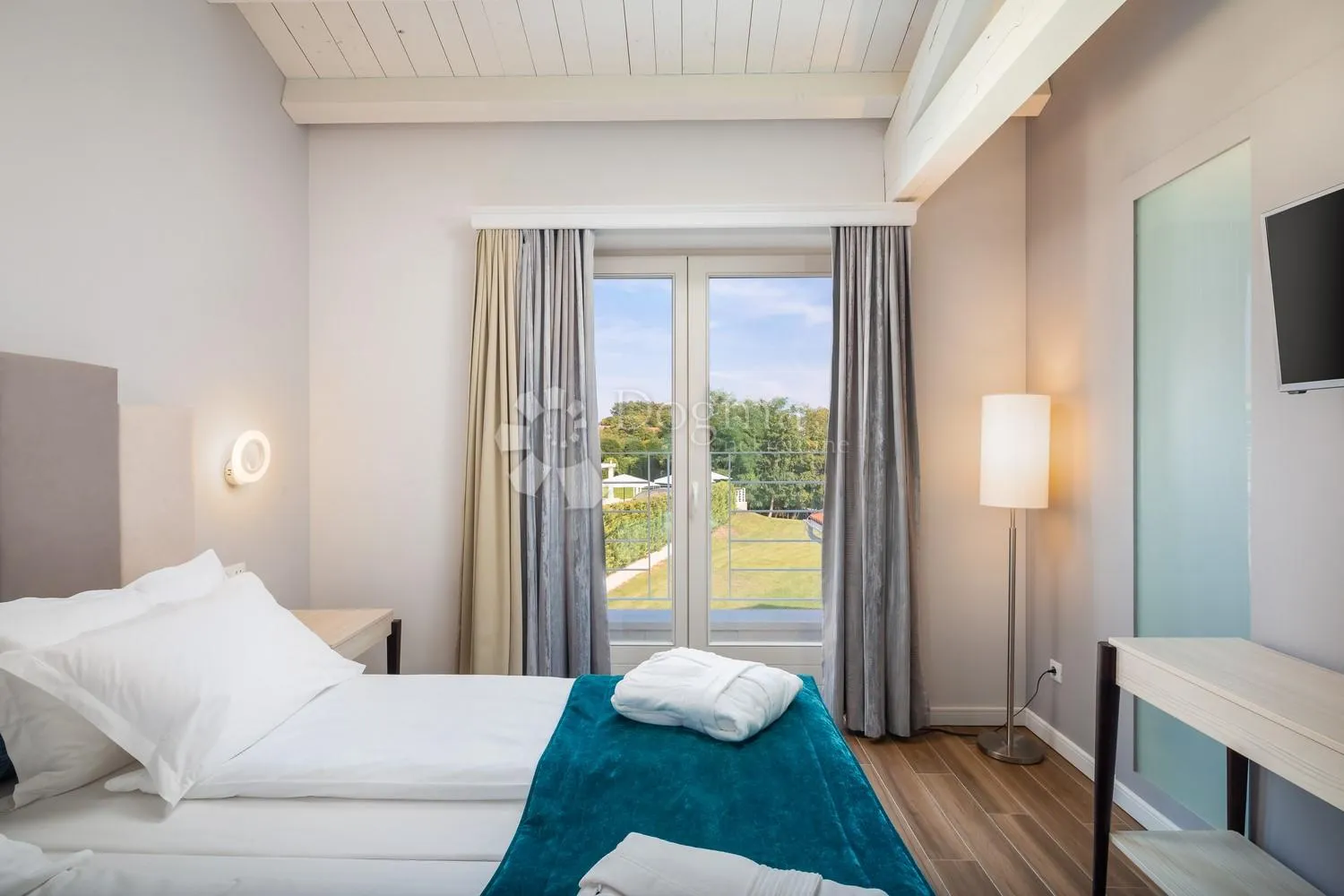 prostrana villa s bazenom i sadržajima na rubu sela - slika 32