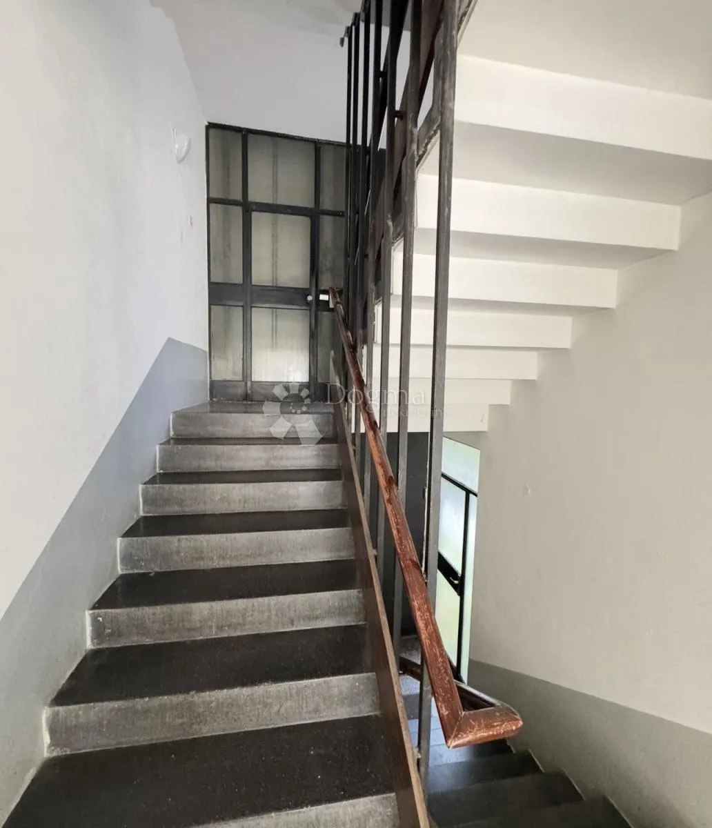 sunčan stan s prekrasnom lođom - 49.10 + 30 m2 - slika 13