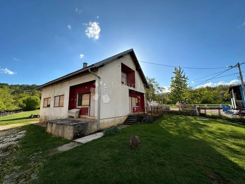 kuća s lijepom velikom okućnicom, vukšić - slika 1