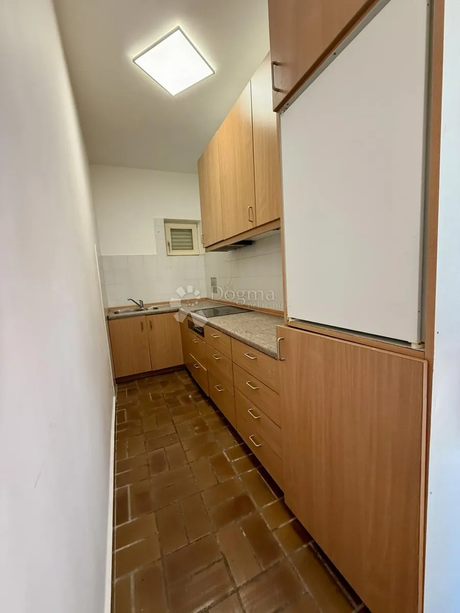 prodaje se apartman u centru malog lošinja - slika 5