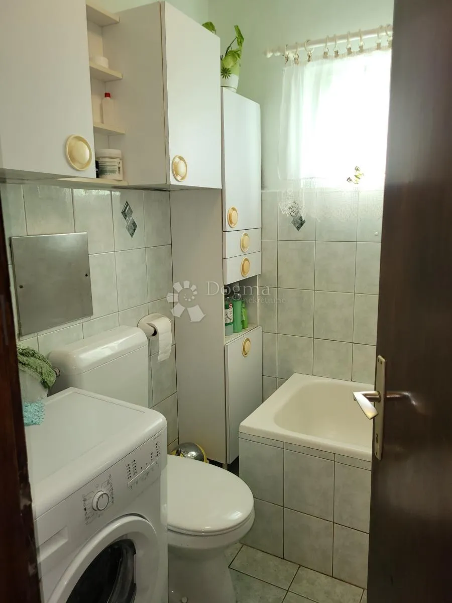 stan u blizini centra sa prekrasnim pogledom na more - slika 19
