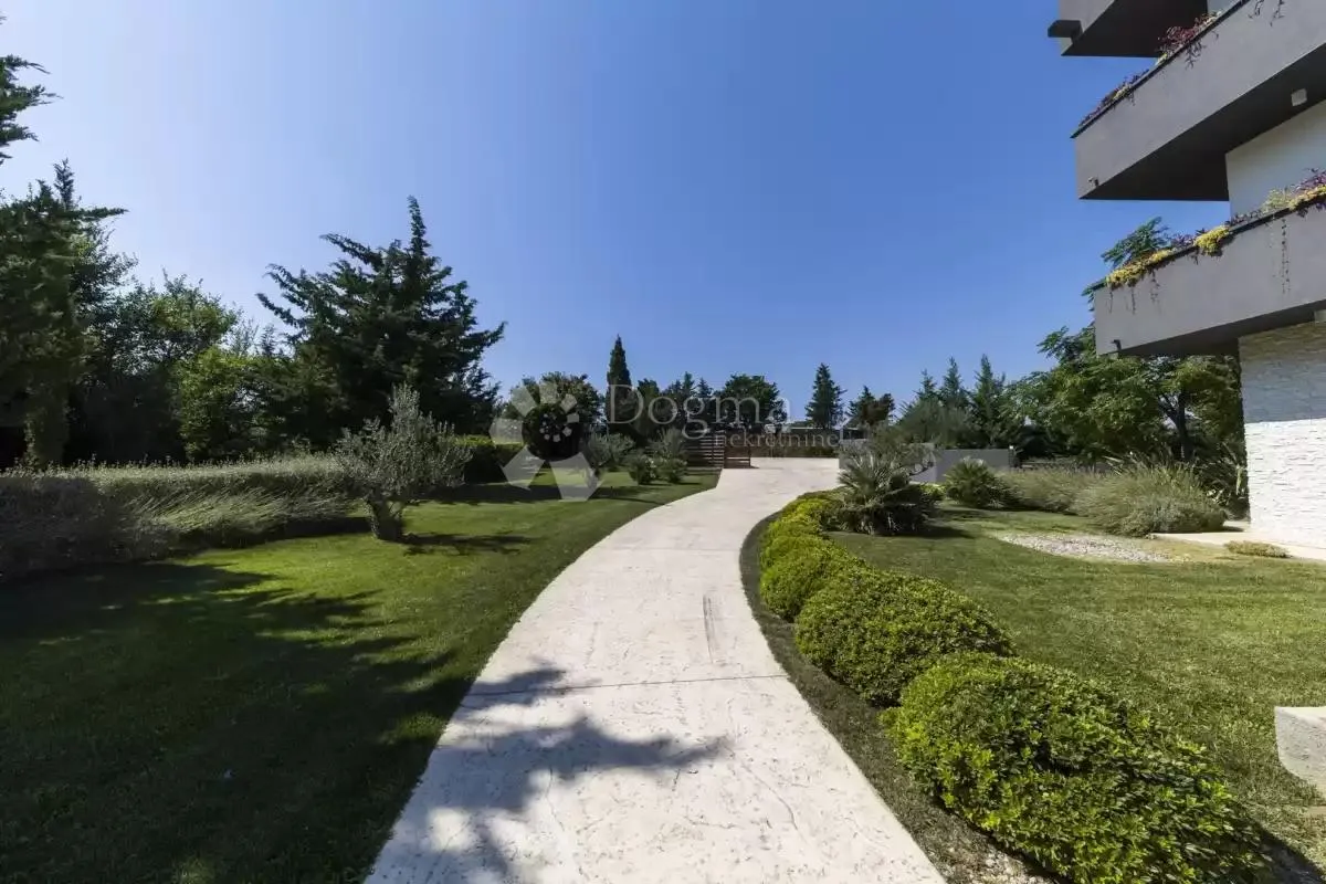 moderna villa sa bazenom- žerava - slika 9