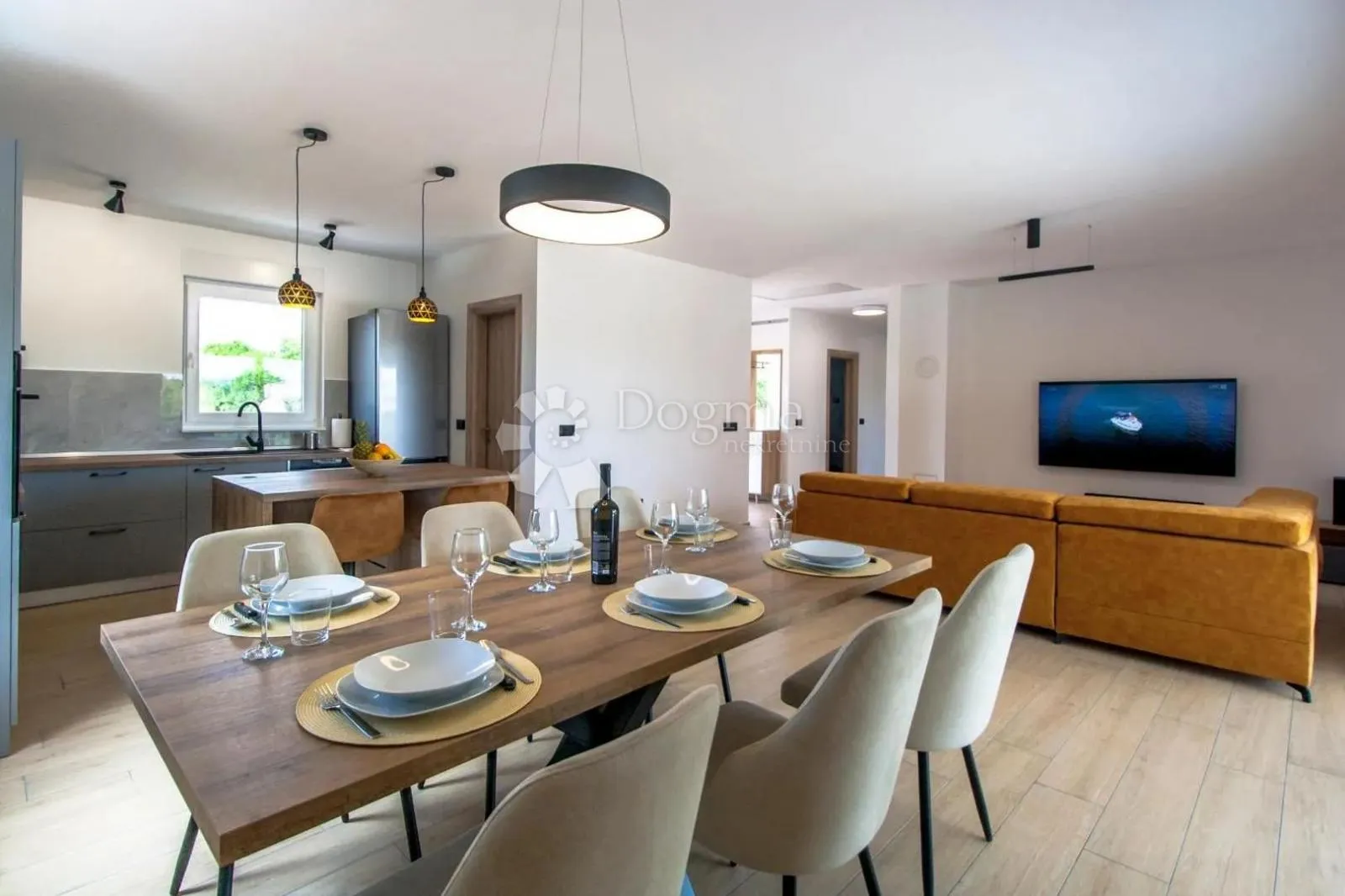 villa sa bazenom, konobom i 3800m2 okućnice - slika 9