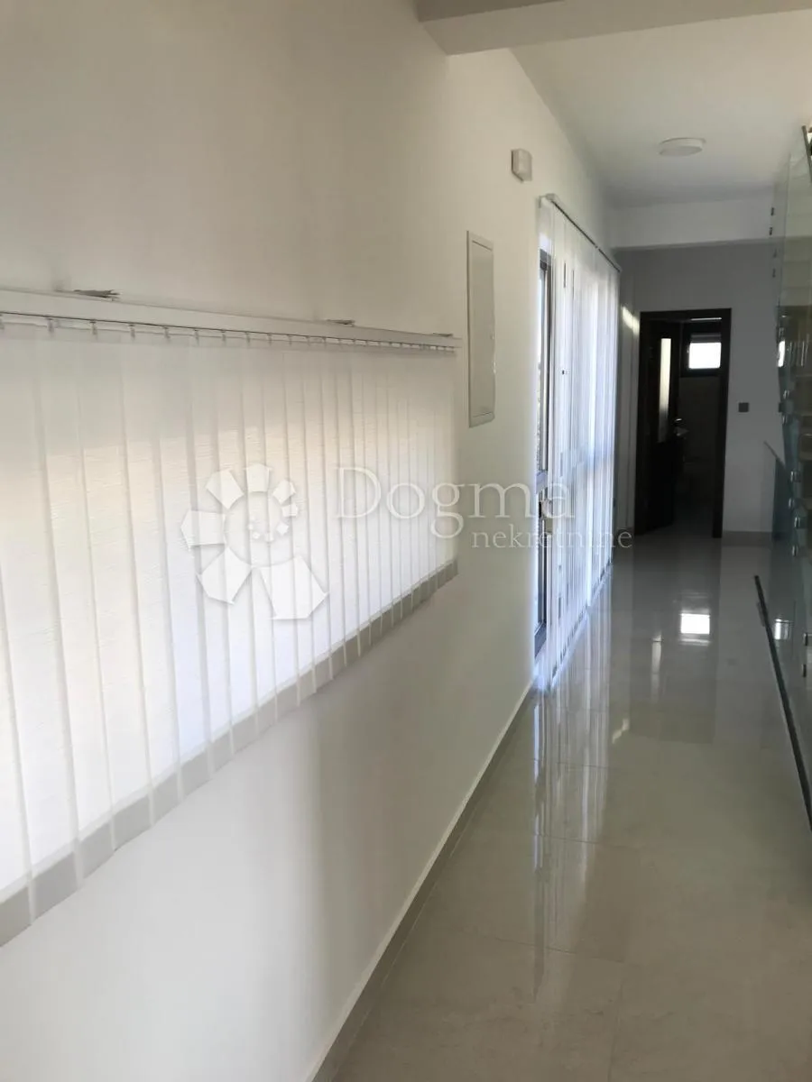 rogoznica- villa s predivnim pogledom i top lokacijom - slika 18