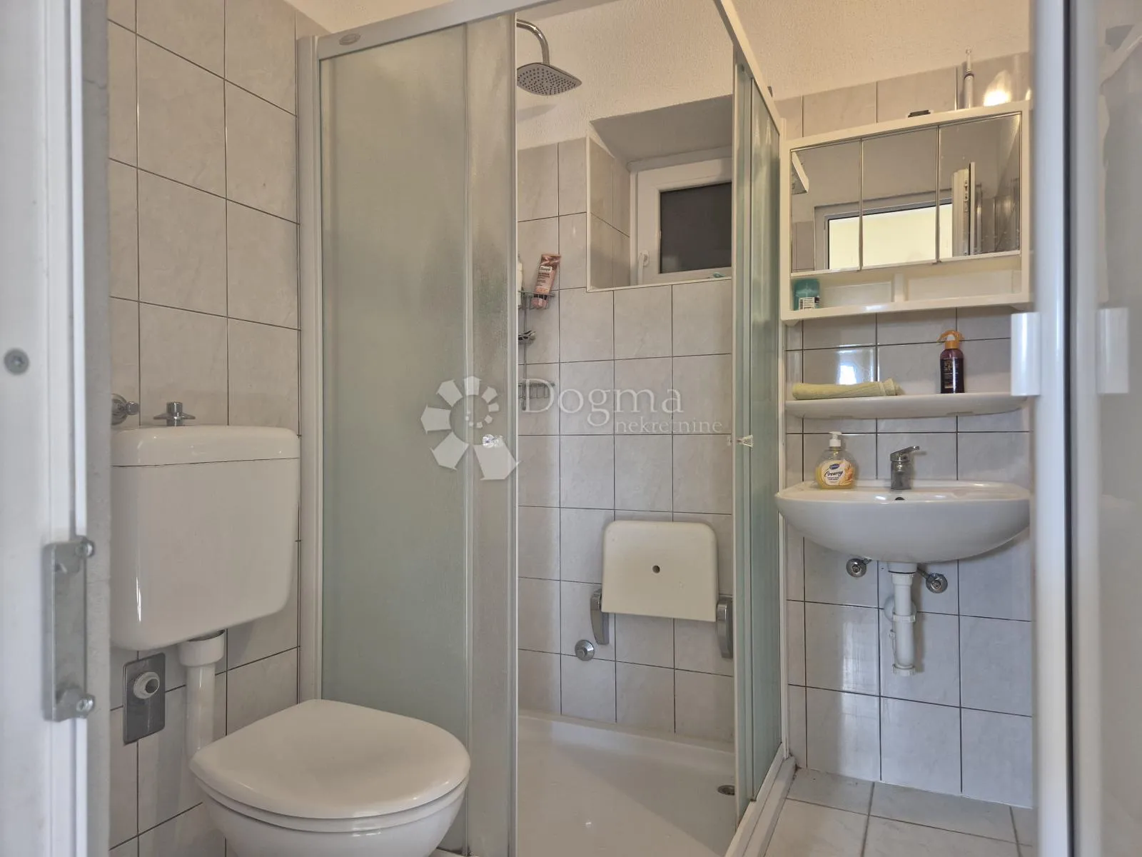 stambeno-poslovni objekt u okolici poreča 208m2 - slika 7
