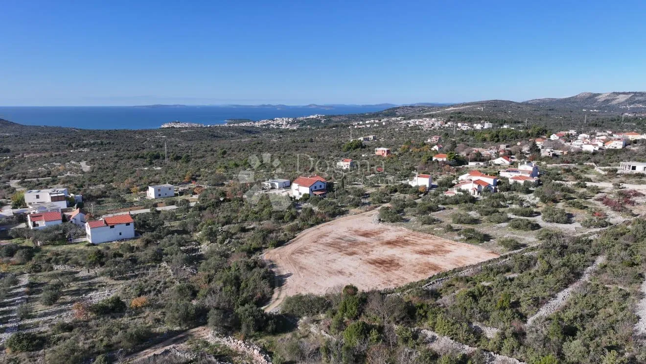 građevinsko zemljište od 901m2 u zaleđu primoštena - slika 8
