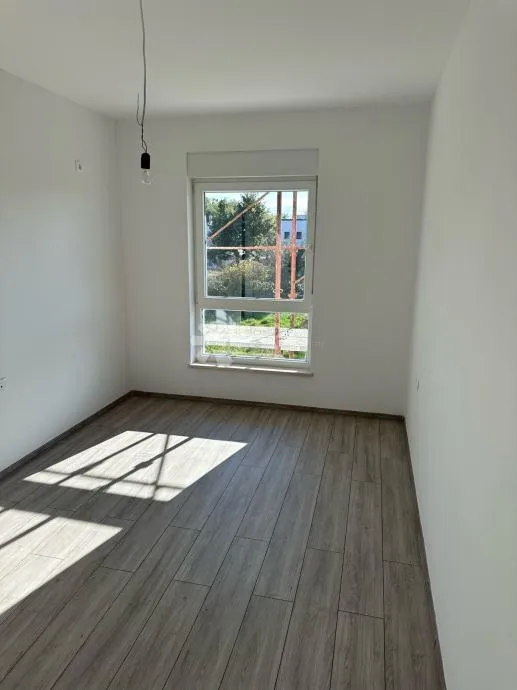 moderni 2-sobni stan u novogradnji, 800 m od mora - slika 5