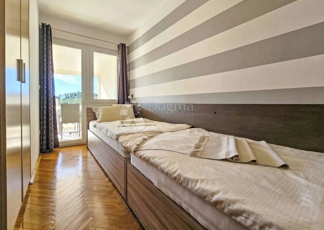 tribunj - iznimna apartmanska kuća s predivnim vrtom i bazenom - slika 23