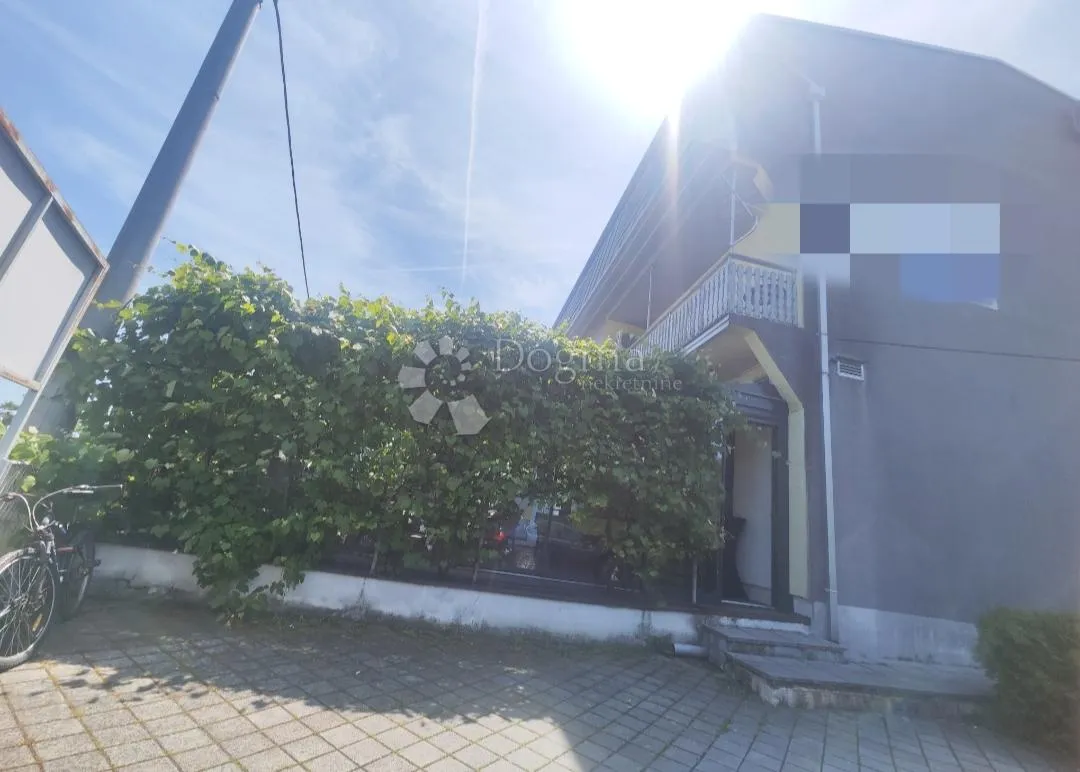 hotel na zlatnoj lokaciji - slika 36