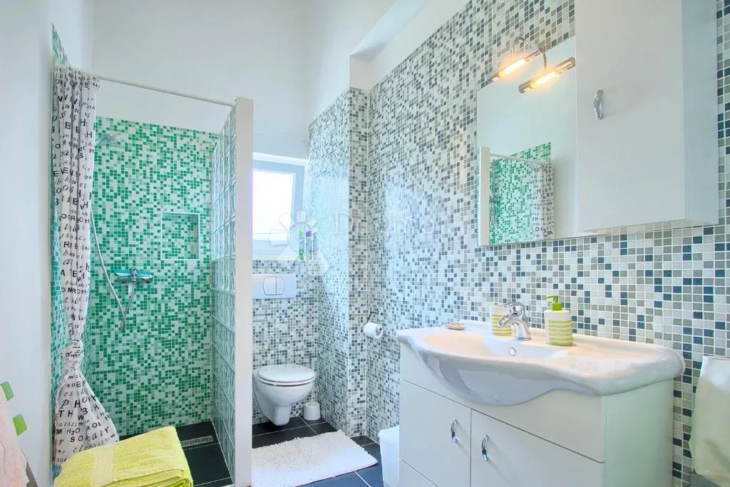 ekskluzivno! apartmanska vila u blizini mora - slika 20