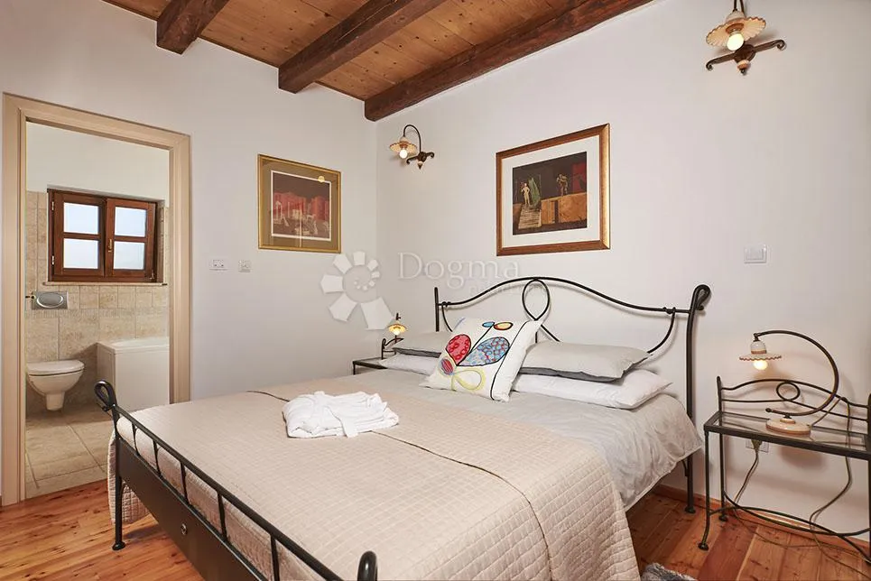prekrasna kamena villa s bazenom sa panoramskim pogledom! - slika 14