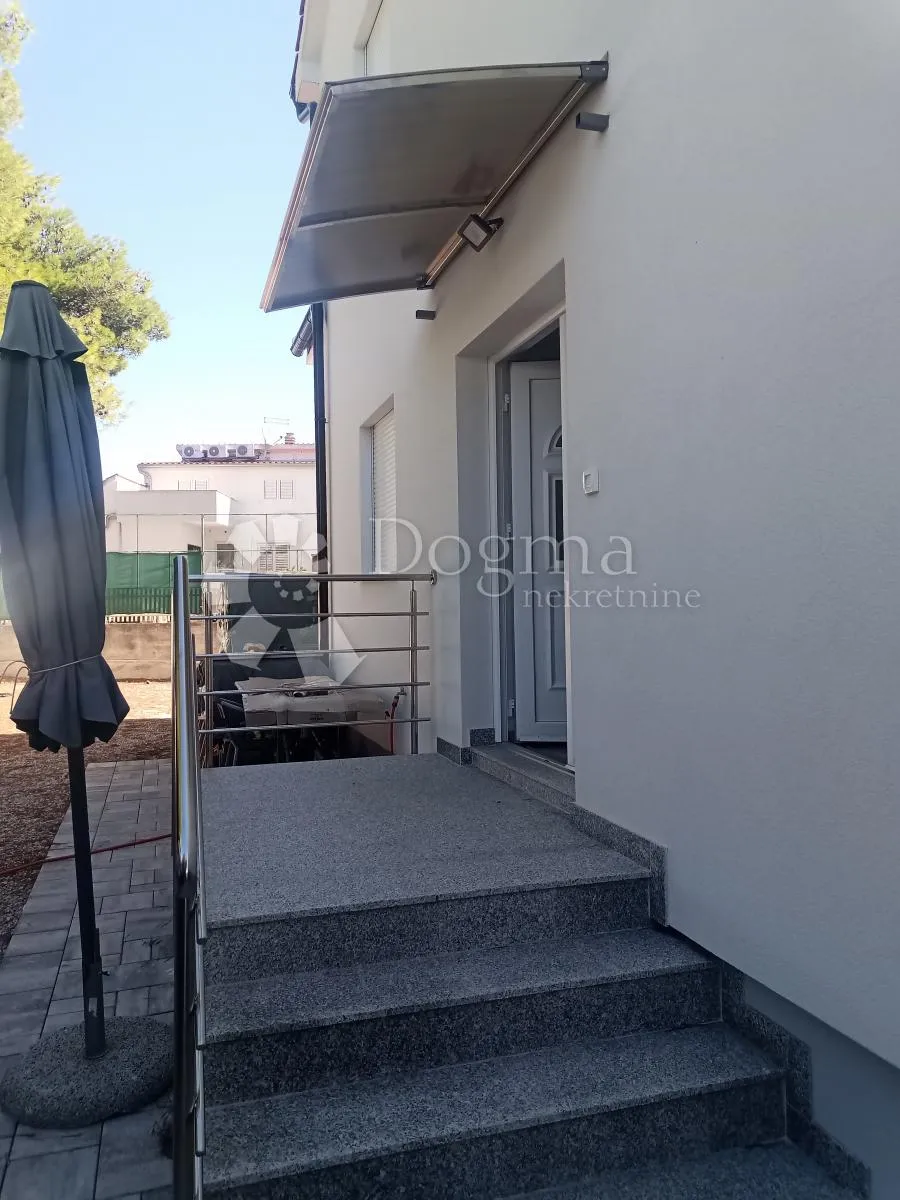 vodice - stan u prizemlju 126 m2 - slika 18