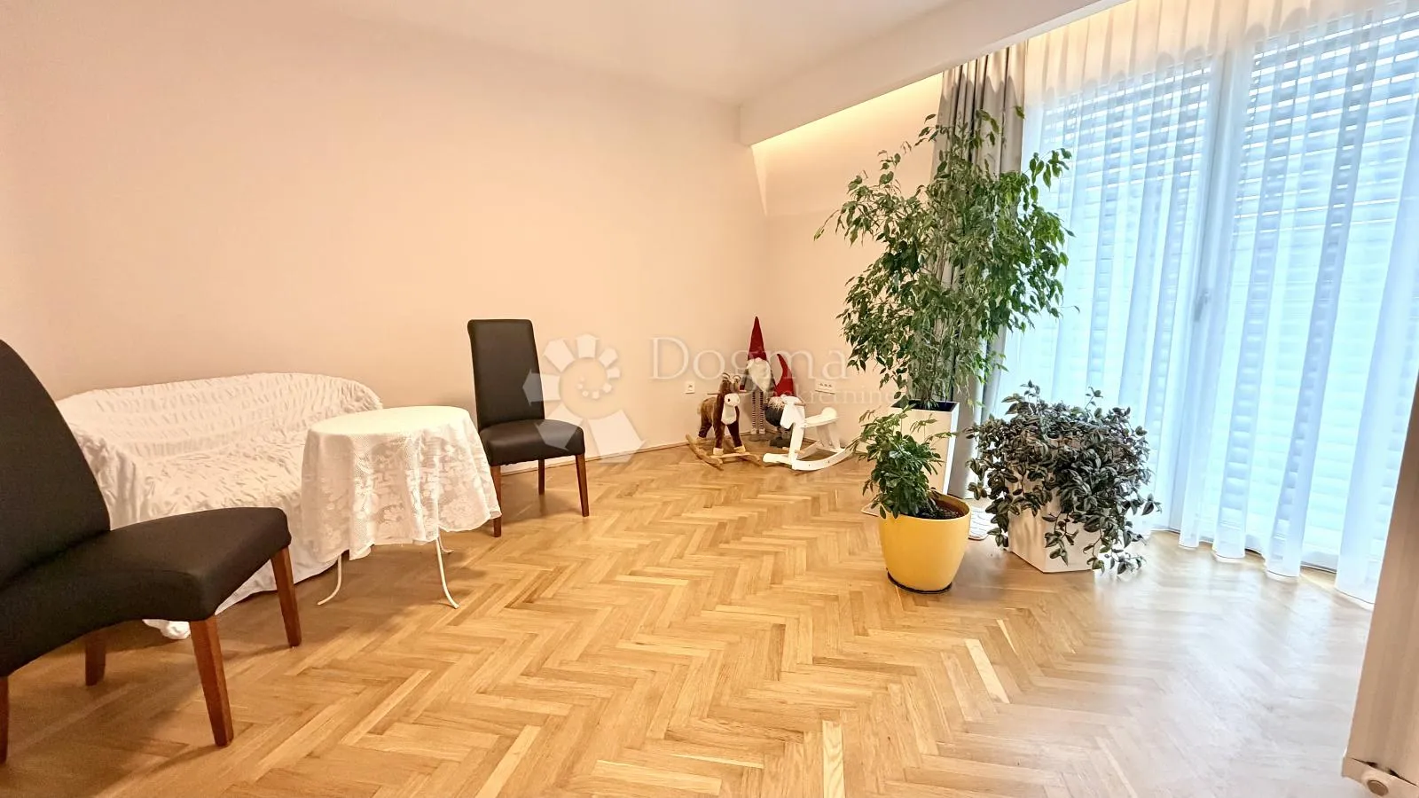 luksuzni 3soban stan na jelenovcu - slika 13