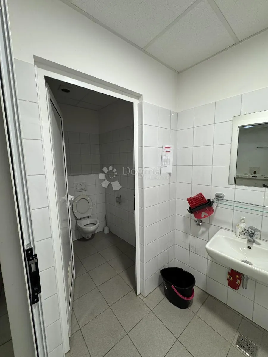 poslovni prostor u centru jastrebarskog - slika 6
