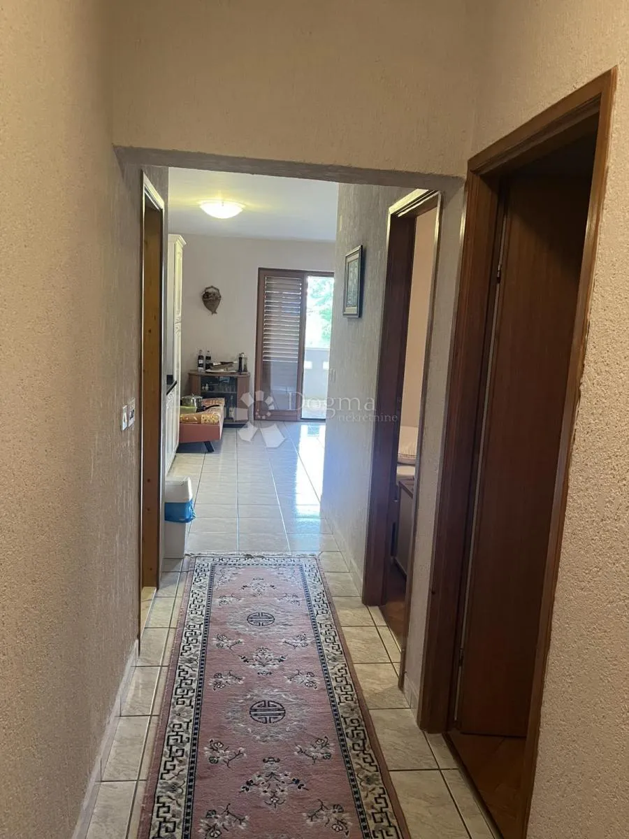 malinska, apartman na sjajnoj lokaciji - slika 8