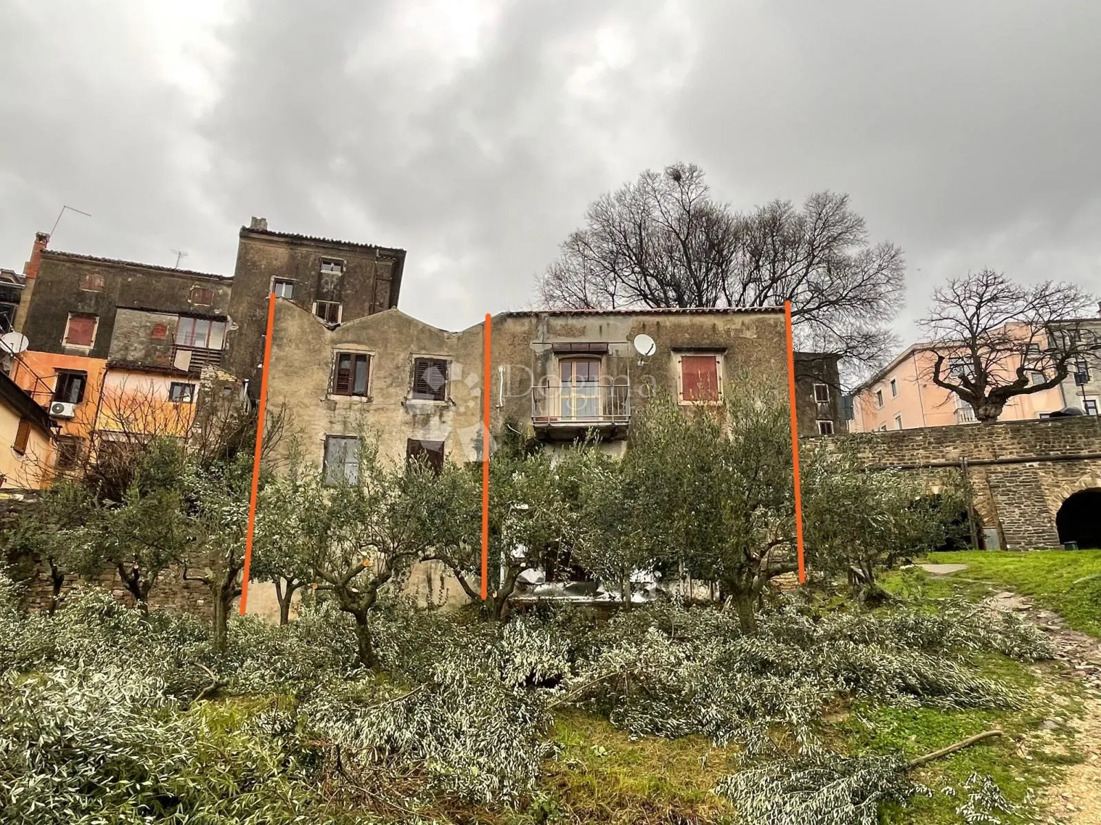 buje, kuća sa predivnim pogledom za renovaciju - slika 10