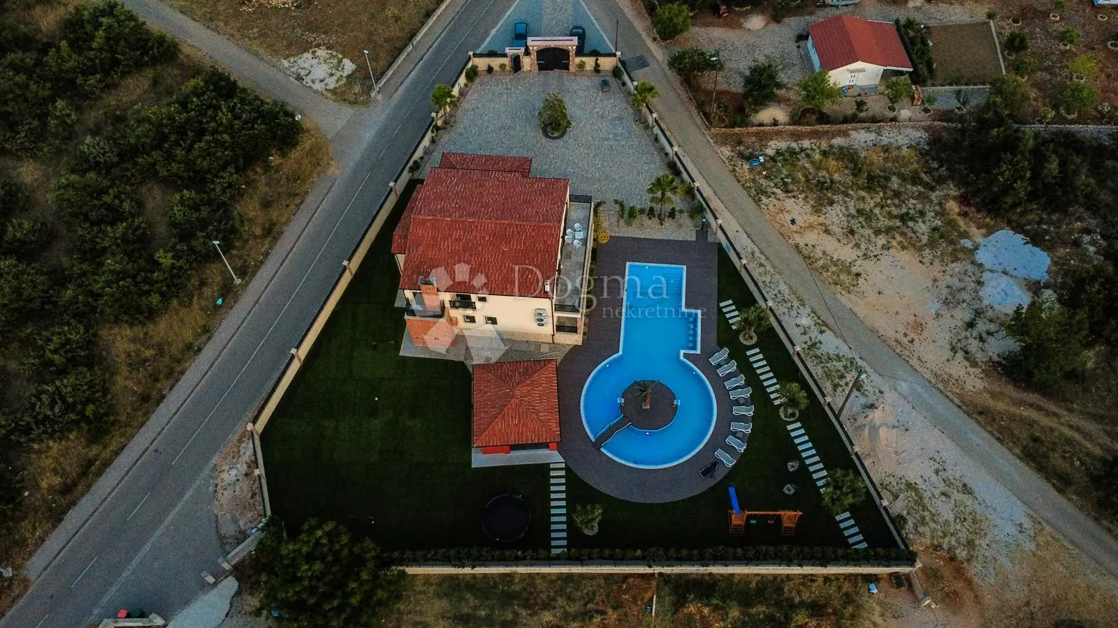 hacienda s najvećim privatnim bazenom u okolici - slika 23