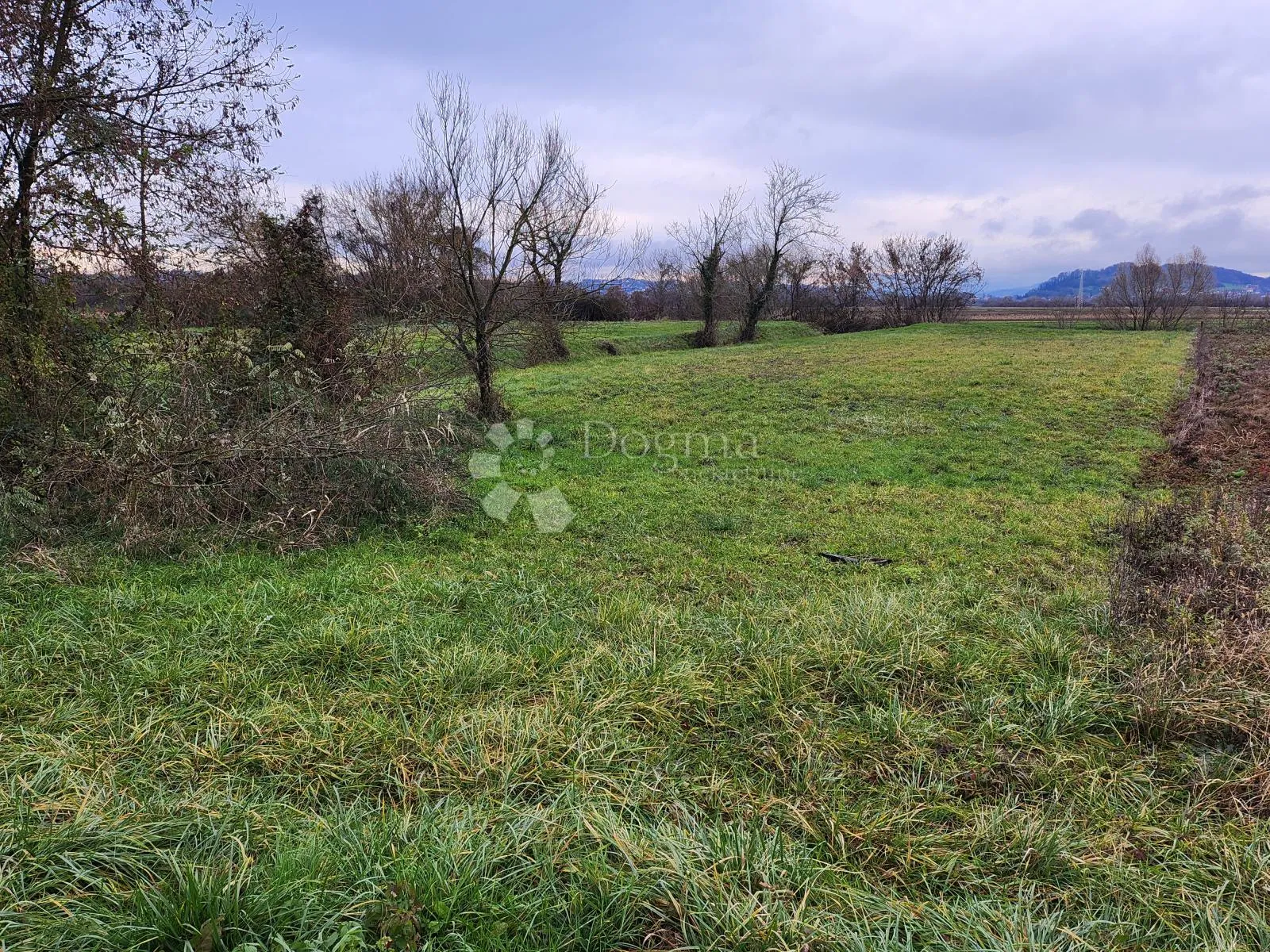 građevinsko zemljište gospodarske namjene 1.831m² u gradu oroslavju! - slika 2