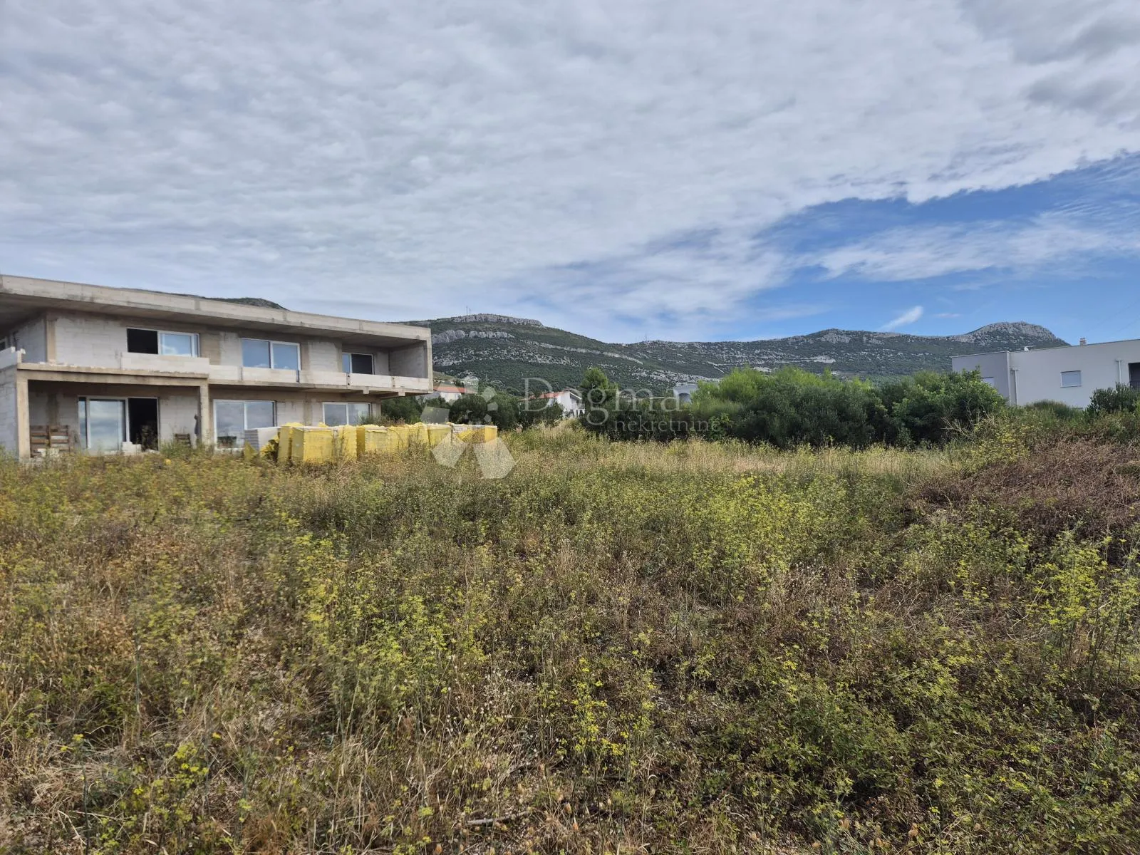 zemljište 2200m2 sa kućom 423m2 - slika 9