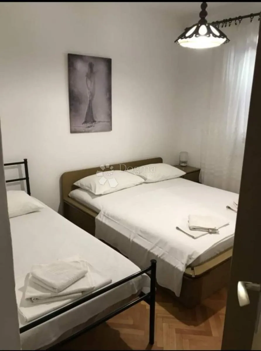 dvosoban stan s pogledom na more - slika 7