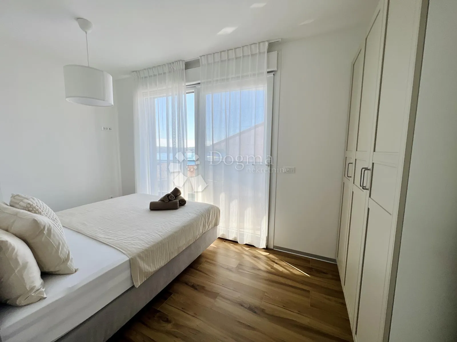 ekskluzivan penthouse s krovnom terasom i pogledom na more - slika 8