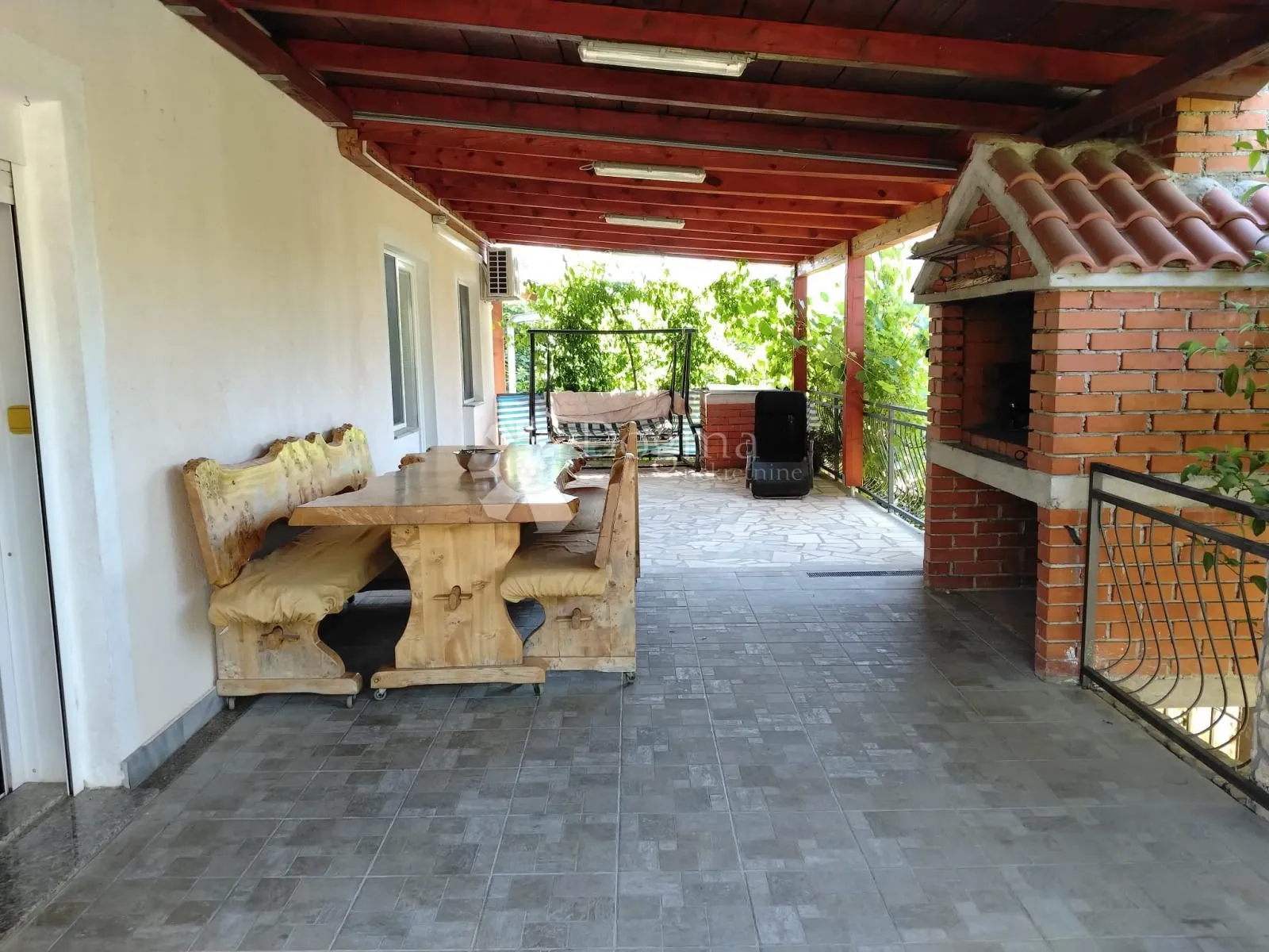 stan u kući turanj - slika 19