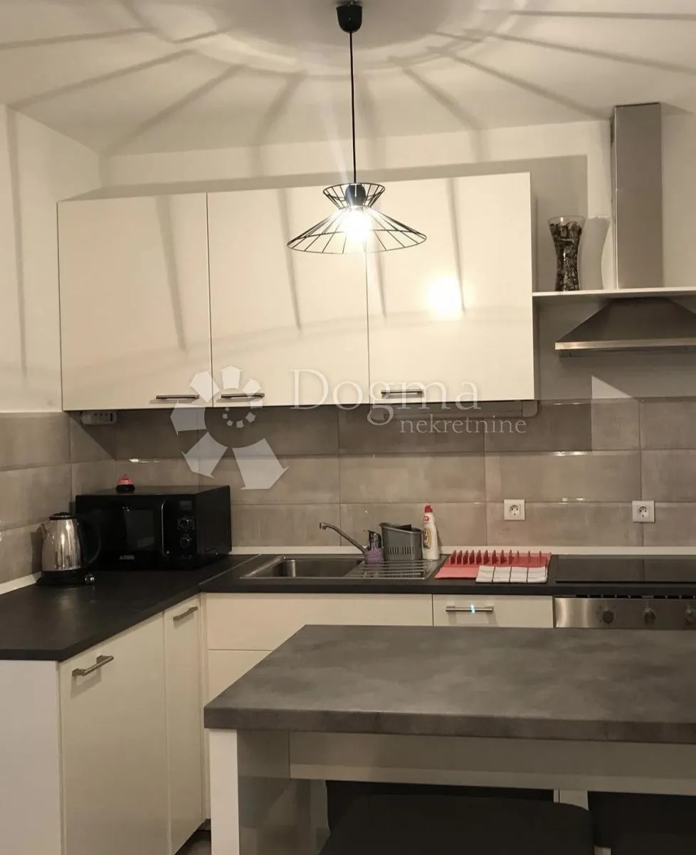 prodaje se kat kuće s dva moderno namještena apartmana centar vira - slika 31